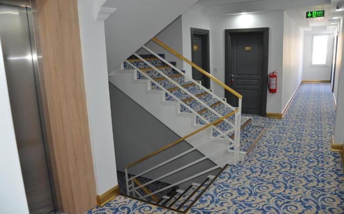Piyes Otel