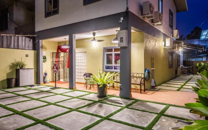 Explore 4BR Gardenhouse Retreats (Free Parking)