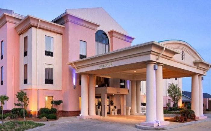 Holiday Inn Express & Suites Cleveland By IHG