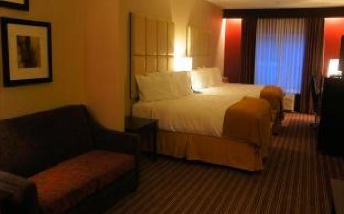 Holiday Inn Express & Suites Northeast By IHG