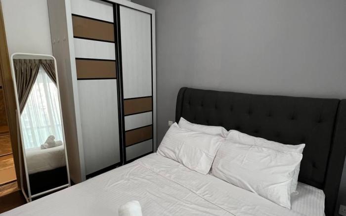Cozy 3BR unit at R&F Princess by ANJU