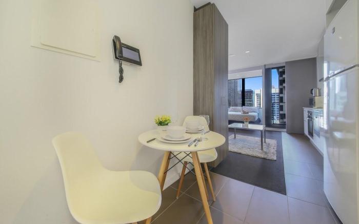 A Stylish & Comfy Studio Next to Southern Cross