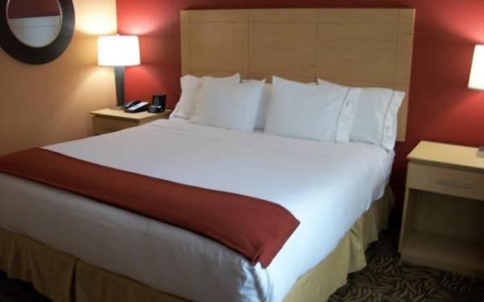 Holiday Inn Express - Cortland
