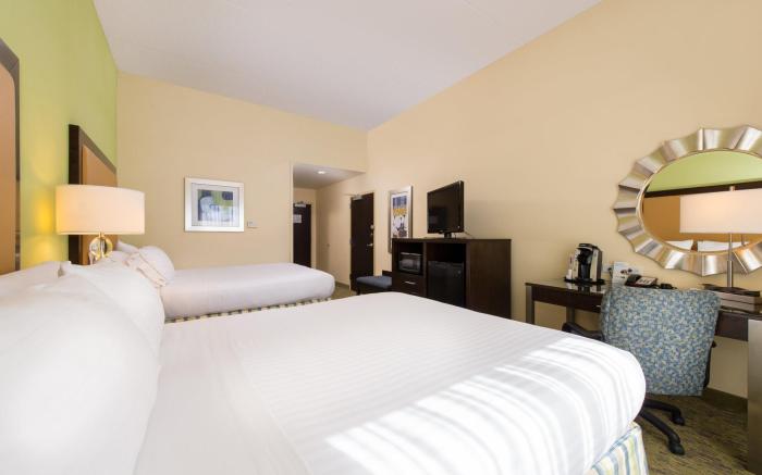 Holiday Inn Express and Suites Dickson City By IHG
