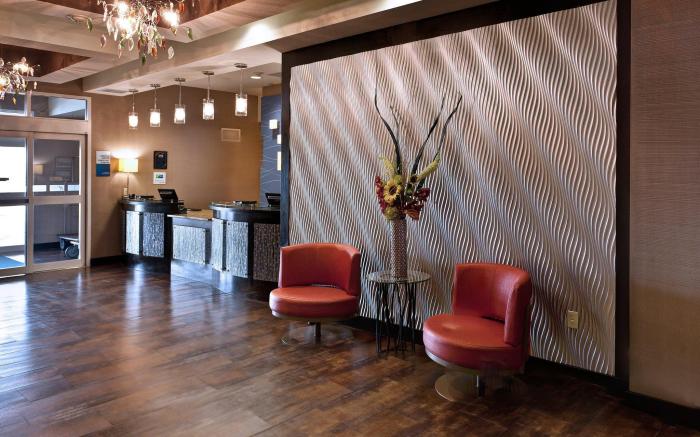 Holiday Inn Express Northwest Maize By IHG