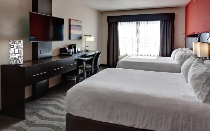Holiday Inn Express Northwest Maize By IHG