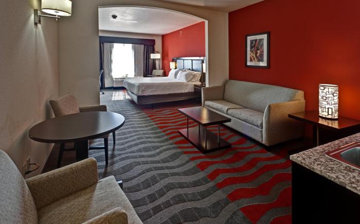Holiday Inn Express Northwest Maize By IHG