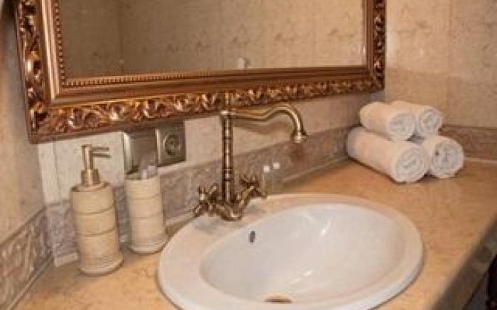 Royal De Paris Hotel