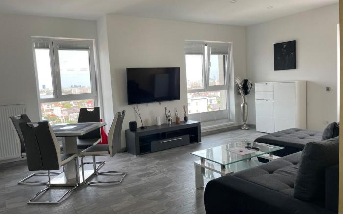Lakeview 2 Room Penthouse Rooftop Terrace W15