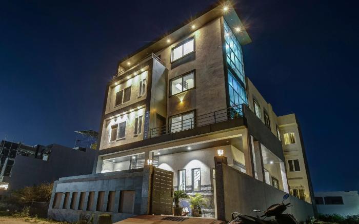 Super Townhouse Ekana Inn