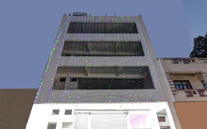 Super Capital O Townhouse Govinda Royal
