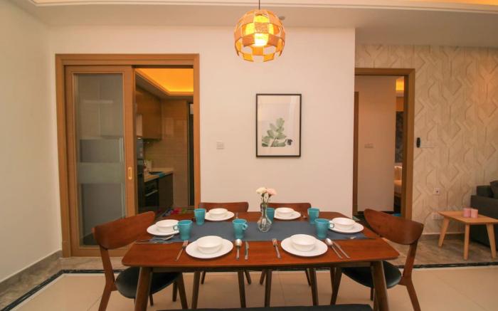 Crown Suite . R&F Mall @ 2BR 4Pax near CIQ