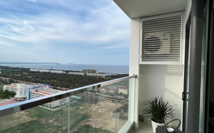BEAR HOME STUDIO SEAVIEW