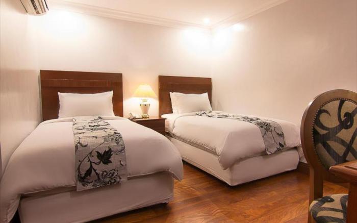Townhouse Oak VIP Suites, Near PNR Pasay Evangelista, Makati Manila