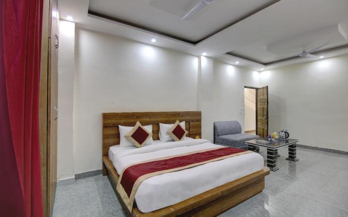 Hotel Premier Noida 135 