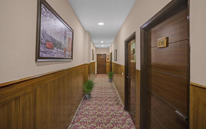 OYO Townhouse Green park Residency 3