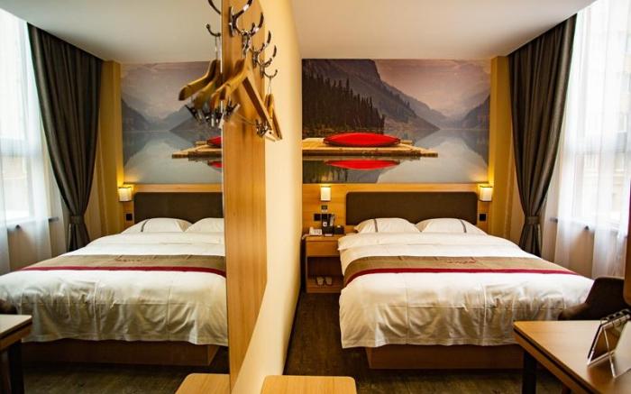 UPLUS Hotel Henan Luoyang Luolong District Longmen High-speed Railway Station Passenger Center