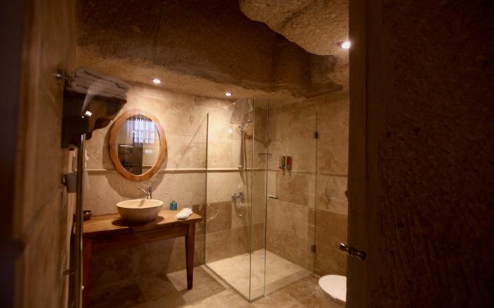 Narcissos Cave Hotel