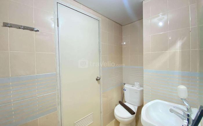Minimalist Spacious 1BR at Parahyangan By Travelio