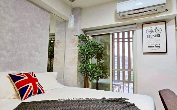 [2026/4 NEW RENOVATION] Premium City View Balcony Ensuite-Spacious Queen + Sofa Bed-1 Min to MRT