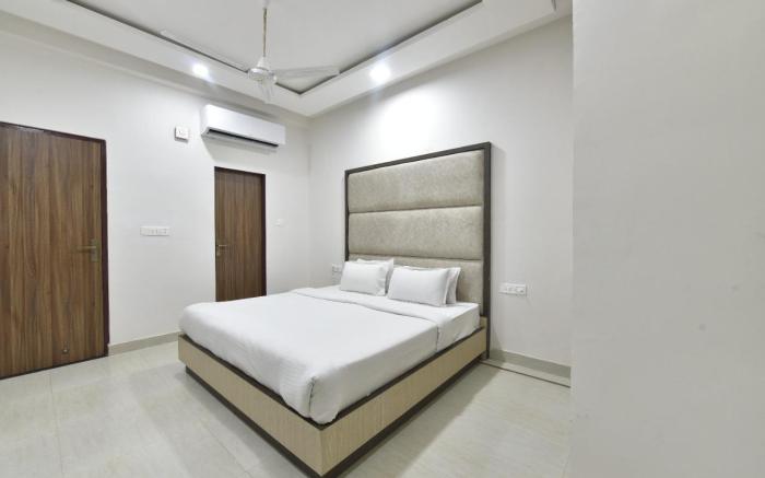 Hotel Crown Plaza, Malviya Nagar