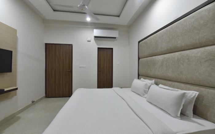 Hotel Crown Plaza, Malviya Nagar