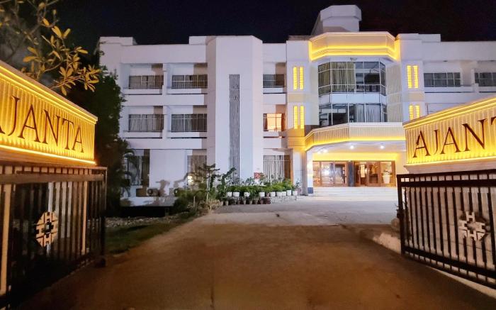 HOTEL AJANTA CONTINENTAL