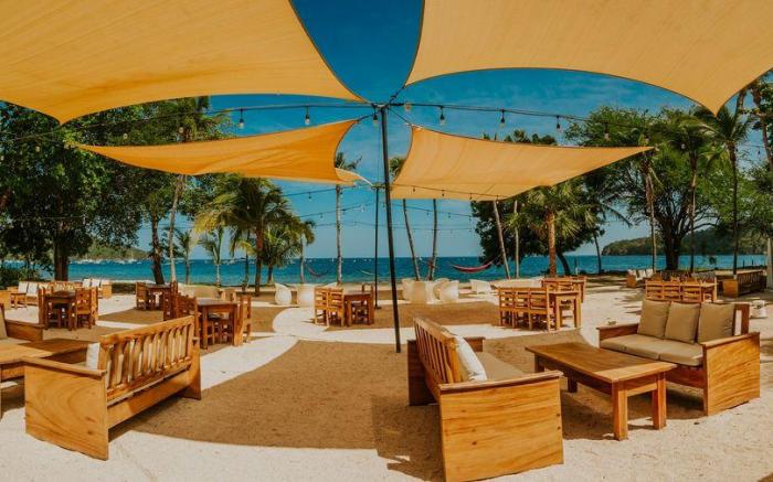 Café de Playa beach front restaurant and suites