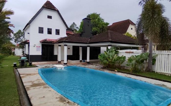 Private Pool Bungalow @ A Famosa