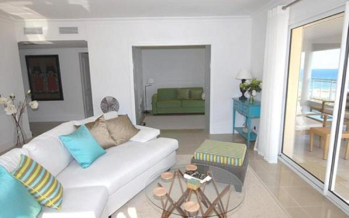 Stunning three bedroom apartment on seafront in Cannes with panoramic sea views 399 - 399