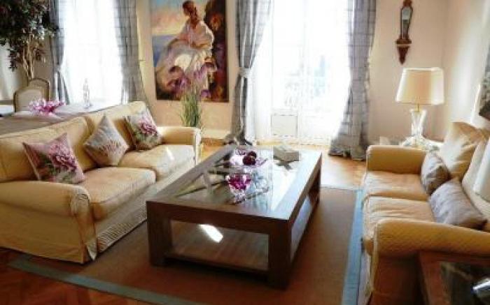 Charming 2 bedroom apt in Central Cannes walking distance to beaches Croisette and the Palais - 678