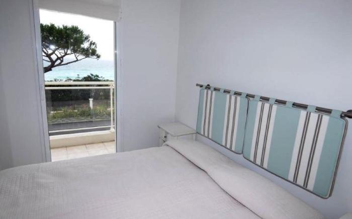 Stunning 2 Bed 2 Bath Apt on the Cannes sea front has swimming pool and is a secure modern building 