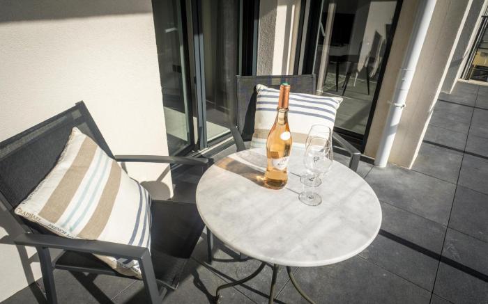 Modern 1 Bed apartment in prestigous area of Cannes a short walk to the Croisette and the Palais - 1