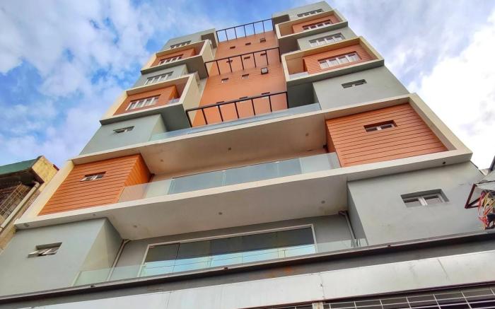 Arzo Hotel Premier