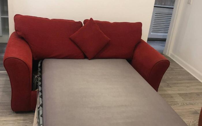 Entire house - 1 Bedroom Pet Friendly Apt Wd Free Wifi, Parking, Netflix Pool Table Sleeps 3