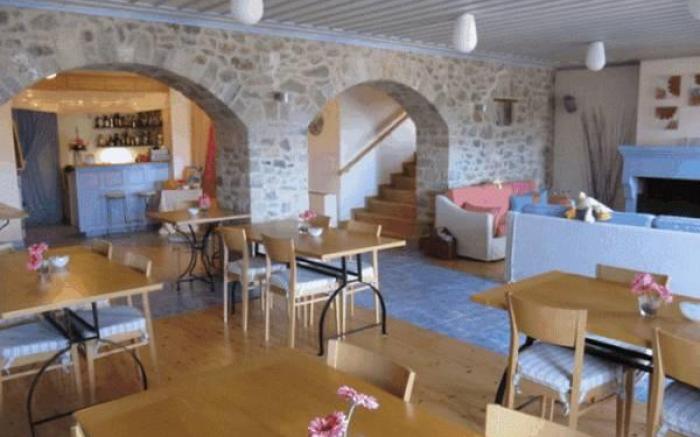 Kyriaki Guesthouse & Suites