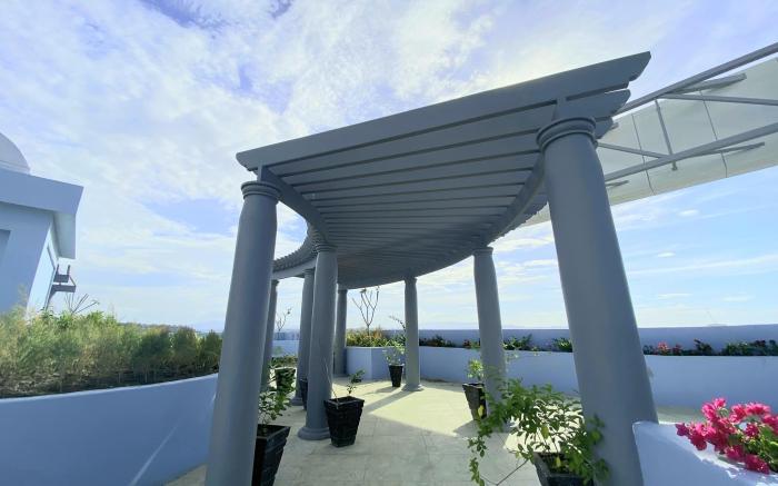 Lovely 2- BR Condo (Fully Air-conditioned w/ Wifi)