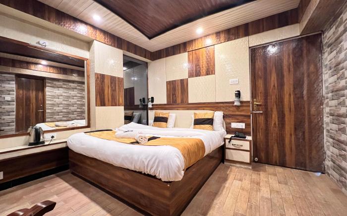 Hotel Victory near Mall Road
