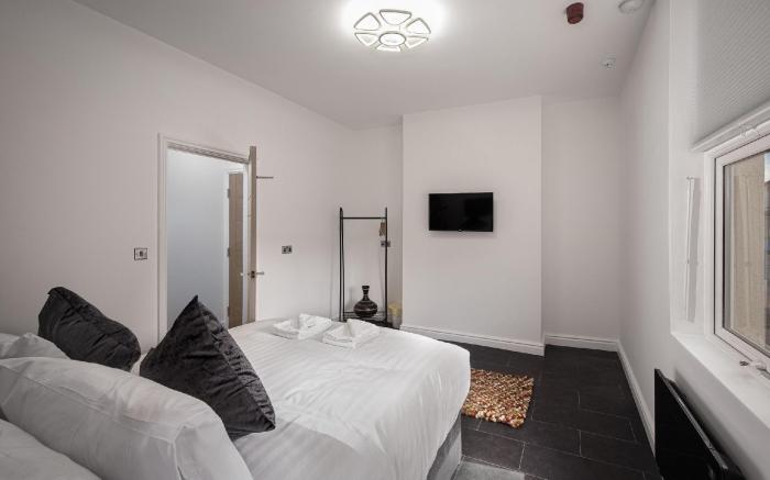 Town View Apartment by Sasco