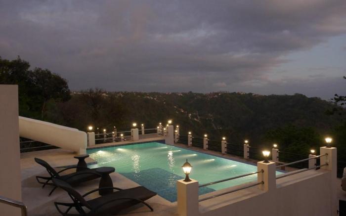 Frontera Tagaytay Supreme Villa