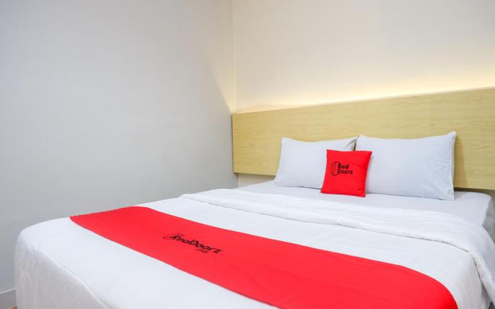 RedDoorz near Stasiun Batang