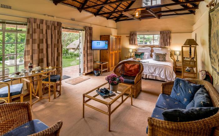 Charming Yellowwood cottage for 2 people in spacious garden