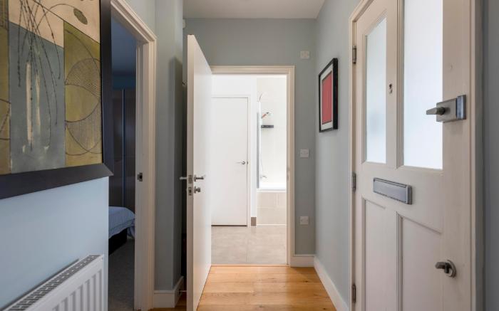 Luxurious Private One Bedroom Apartment 