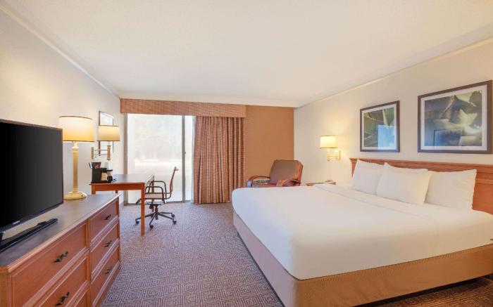 Baymont by Wyndham Intl Speedway/I-95/Daytona Beach