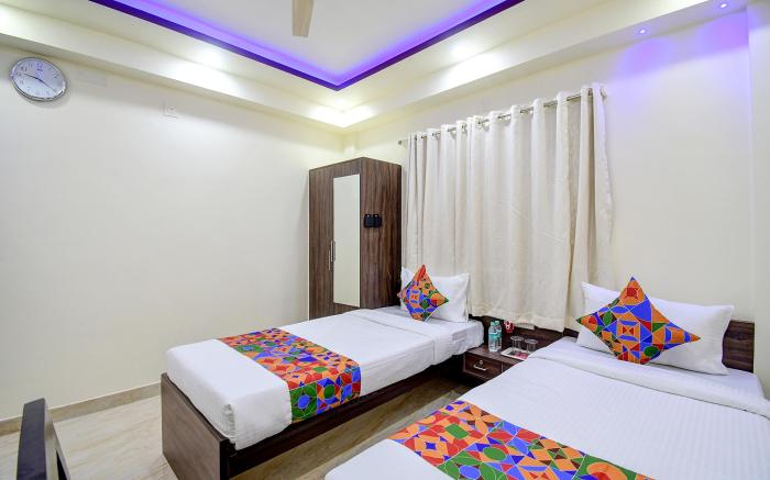 FabHotel Anchorage Inn - Nr. Axis Mall