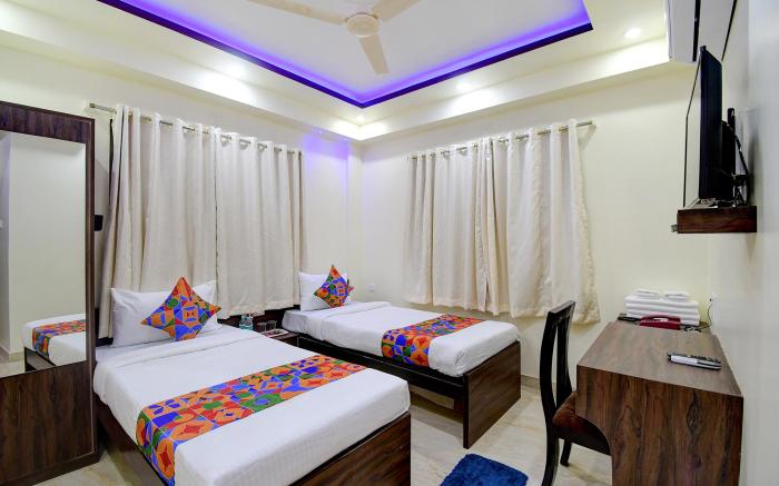 FabHotel Anchorage Inn - Nr. Axis Mall