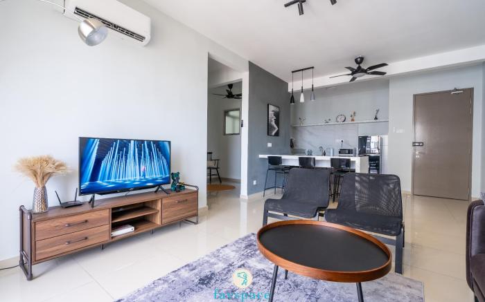 Cozy 3-bedroom condo with pool 6 pax | Semarak