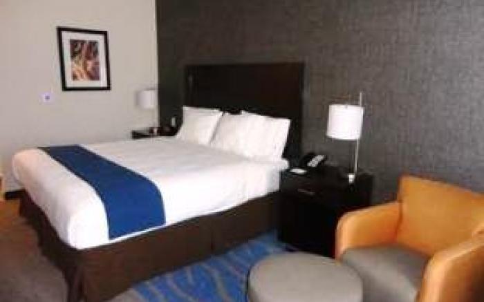 Holiday Inn Express & Suites Kansas City KU Medical Center By IHG