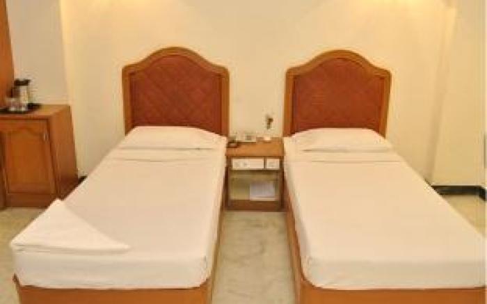 League Hotels and Banquets