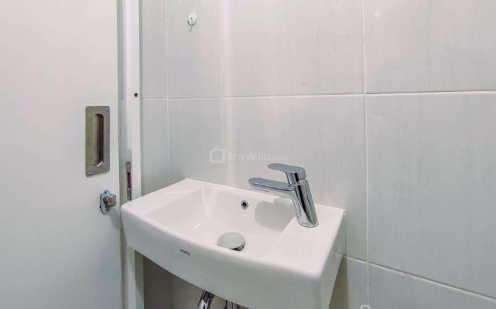 Elegant Comfy Studio at Barsa City Apt By Travelio
